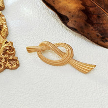 Load image into Gallery viewer, Chic Vintage Bold Gold Rope Knot Brooch Pin Simplistic Fashion Jewelry
