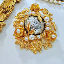 Load image into Gallery viewer, Vintage Imitated Baroque Pearl Gold Floral Brooch Wreath Jewelry
