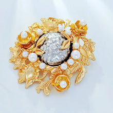 Load image into Gallery viewer, Vintage Imitated Baroque Pearl Gold Floral Brooch Wreath Jewelry
