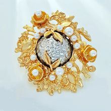 Load image into Gallery viewer, Vintage Imitated Baroque Pearl Gold Floral Brooch Wreath Jewelry
