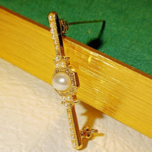 Load image into Gallery viewer, Delicate Vintage Ornate Imitated Oval Pearl Bar Stick Pins
