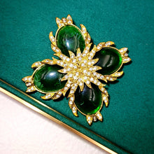 Load image into Gallery viewer, Jewelblings Mid Century Designer Golden Foil Deco Four Petal Green Flower Brooches Pins for Women Grandmother Mum Vintage Costume Jewelry
